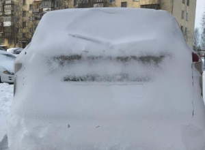 Воронежцы не смогли угадать по фото марку машины, зарытой в снегу Воронежцы не смогли угадать по фото марку машины, зарытой в снегу