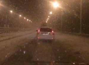 Жуткую метель на трассе М-4 «Дон» воронежцам показали на видео Жуткую метель на трассе М-4 «Дон» воронежцам показали на видео