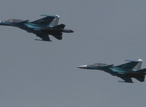 Колонна Су-34 пролетела над центром Воронежа и попала на видео Колонна Су-34 пролетела над центром Воронежа и попала на видео