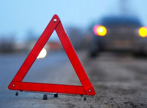 Nissan снес припаркованный внедорожник на площади Ленина Воронежа Nissan снес припаркованный внедорожник на площади Ленина Воронежа