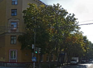 В центре Воронежа автомобиль зажало автоматическими железными воротами В центре Воронежа автомобиль зажало автоматическими железными воротами