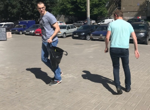 Газовая драка воронежца с мастером по ремонту попала на видео Газовая драка воронежца с мастером по ремонту попала на видео