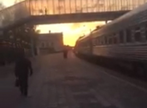 В центре Воронежа остановили поезд по прихоти друга чиновников В центре Воронежа остановили поезд по прихоти друга чиновников