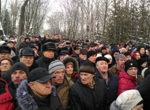 Кладбище в Воронеже не смогло вместить всех желающих проститься с летчиком-героем Кладбище в Воронеже не смогло вместить всех желающих проститься с летчиком-героем