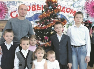 Папа за маму: воронежец в одиночку растит семерых детей Папа за маму: воронежец в одиночку растит семерых детей