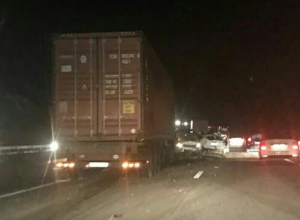 Фура снесла 10 автомобилей в пробке на М4 «Дон» в Воронежской области Фура снесла 10 автомобилей в пробке на М4 «Дон» в Воронежской области
