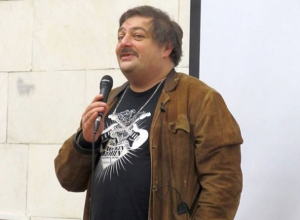 Писатель Дмитрий Быков, преодолев препоны, пробрался на воронежский журфак Писатель Дмитрий Быков, преодолев препоны, пробрался на воронежский журфак
