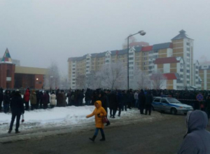 Сотни воронежцев пришли проститься с погибшим в Сирии летчиком Сотни воронежцев пришли проститься с погибшим в Сирии летчиком