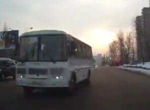 В Воронеже на видео сняли «веселые маршрутки», от которых стоит уворачиваться В Воронеже на видео сняли «веселые маршрутки», от которых стоит уворачиваться