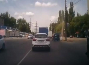 Пятиметровый смерч сняли на видео в Воронеже Пятиметровый смерч сняли на видео в Воронеже