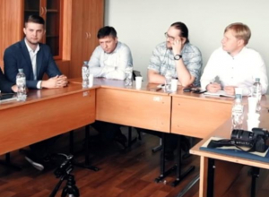 Противники и сторонники платных парковок в Воронеже нашли общие проблемы Противники и сторонники платных парковок в Воронеже нашли общие проблемы