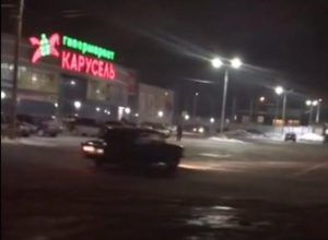 Возмущенные воронежцы сняли на видео дрифт «Жигулей» на парковке Возмущенные воронежцы сняли на видео дрифт «Жигулей» на парковке