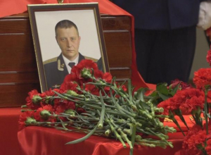 Две главные цели в жизни погибшего в Сирии штурмана назвали на панихиде в Воронеже Две главные цели в жизни погибшего в Сирии штурмана назвали на панихиде в Воронеже