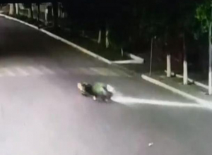 Жесткое приземление воронежского байкера-трюкача попало на видео Жесткое приземление воронежского байкера-трюкача попало на видео