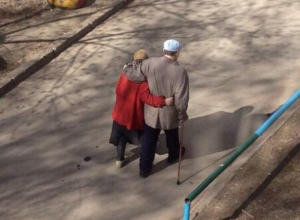 В Воронеже сфотографировали нестареющих душой влюбленных В Воронеже сфотографировали нестареющих душой влюбленных
