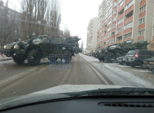 Бронемашина перегородила дорогу в Воронеже Бронемашина перегородила дорогу в Воронеже