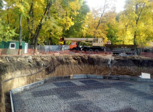Археологи возмутились строительством центра «Матрешка» в парке «Орленок» Археологи возмутились строительством центра «Матрешка» в парке «Орленок»
