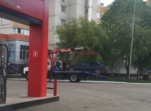 Эвакуаторы затерроризировали двор в Северном микрорайоне Воронежа Эвакуаторы затерроризировали двор в Северном микрорайоне Воронежа