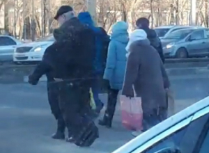 Дед на моноцикле восхитил жителей Воронежа Дед на моноцикле восхитил жителей Воронежа