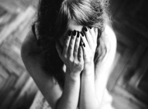 В Воронеже 17-летний извращенец отправится в колонию на 4 года за показ гениталий школьнице В Воронеже 17-летний извращенец отправится в колонию на 4 года за показ гениталий школьнице