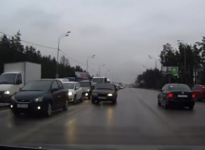 Беспредельная езда на встречный поток автомобилей в Воронеже попала на видео Беспредельная езда на встречный поток автомобилей в Воронеже попала на видео