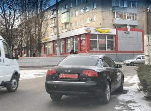 Воронежцы гадают, кому принадлежит Audi с красными номерами Воронежцы гадают, кому принадлежит Audi с красными номерами