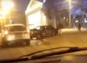 Последствия ДТП с пострадавшей девушкой на площади Ленина в Воронеже попали на видео Последствия ДТП с пострадавшей девушкой на площади Ленина в Воронеже попали на видео