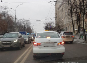 Агрессивный пассажир такси напал на автомобилистку в Воронеже Агрессивный пассажир такси напал на автомобилистку в Воронеже