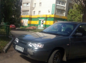 Воронежцев возмутила «пятнадцатая», которая перегородила выезд со двора Воронежцев возмутила «пятнадцатая», которая перегородила выезд со двора