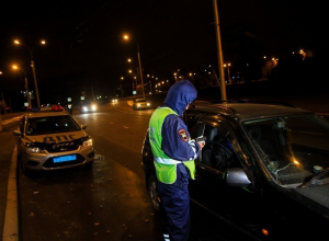 Ночью в Воронеже сотрудники ГИБДД будут останавливать всех автомобилистов Ночью в Воронеже сотрудники ГИБДД будут останавливать всех автомобилистов