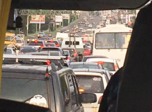 Авария у Вогрэсовского моста втянула воронежцев в плотную пробку Авария у Вогрэсовского моста втянула воронежцев в плотную пробку