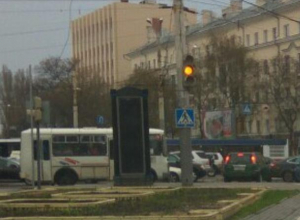 Стала известна причина поломки «умного» светофора в Воронеже Стала известна причина поломки «умного» светофора в Воронеже