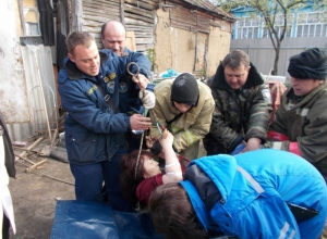Воронежские спасатели провели уникальную операцию по освобождению раненой женщины из подвала Воронежские спасатели провели уникальную операцию по освобождению раненой женщины из подвала