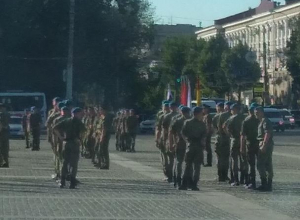В центре Воронежа заметили скопление военных В центре Воронежа заметили скопление военных