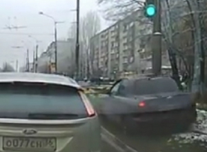 Самый безумный обгон года в Воронеже попал на видео Самый безумный обгон года в Воронеже попал на видео