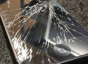 Девушку из Воронежа назвали «неблагодарной курицей» из-за разбитого iPhone Девушку из Воронежа назвали «неблагодарной курицей» из-за разбитого iPhone