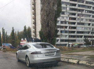 Прекрасную Tesla сфотографировали среди суровой воронежской действительности Прекрасную Tesla сфотографировали среди суровой воронежской действительности