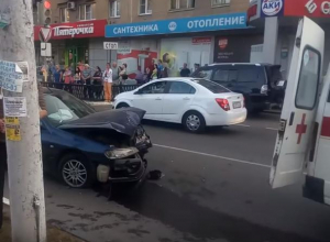 В Воронеже девушка и женщина пострадали в аварии на перекрестке В Воронеже девушка и женщина пострадали в аварии на перекрестке
