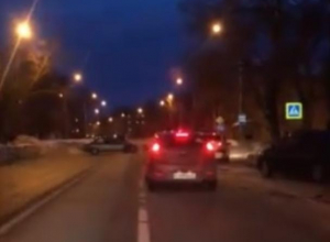 Погоню за пьяной автомобилисткой на Машмете сняли на видео воронежцы Погоню за пьяной автомобилисткой на Машмете сняли на видео воронежцы