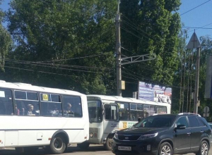 Воронежцы сообщили о мощной драке конкурирующих маршрутчиков Воронежцы сообщили о мощной драке конкурирующих маршрутчиков