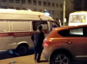 В Воронеже двое мужчин набросились на иномарку, чтобы инсценировать ДТП, и попали на видео В Воронеже двое мужчин набросились на иномарку, чтобы инсценировать ДТП, и попали на видео