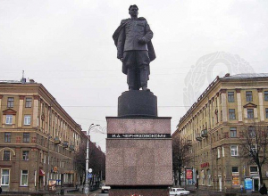 В День памяти и скорби в Воронеже перекроют дорогу у памятника Черняховскому В День памяти и скорби в Воронеже перекроют дорогу у памятника Черняховскому