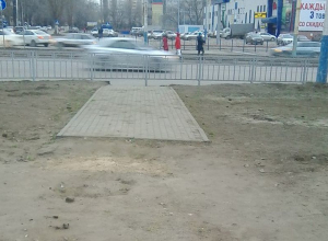 Воронежцы подняли на смех абсурдный тротуар на левом берегу Воронежцы подняли на смех абсурдный тротуар на левом берегу