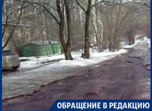 В Воронеже из-под асфальта на 9 Января забил «источник» В Воронеже из-под асфальта на 9 Января забил «источник»