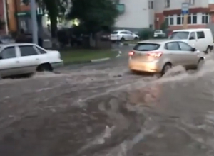 Ужасные последствия мощного ливня воронежцы показали на видео Ужасные последствия мощного ливня воронежцы показали на видео