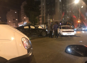 Опубликованы снимки с места жесткого столкновения BMW X6 и ВАЗа в Воронеже Опубликованы снимки с места жесткого столкновения BMW X6 и ВАЗа в Воронеже