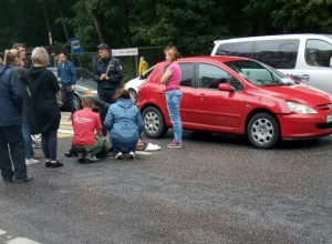 Воронежцы запечатлели последствия наезда на девушку-пешехода Воронежцы запечатлели последствия наезда на девушку-пешехода