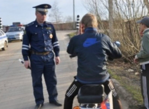 Воронежских байкеров начали массово проверять полицейские Воронежских байкеров начали массово проверять полицейские