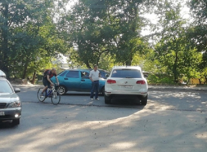 Volkswagen Touareg жены депутата попал в ДТП в Воронеже Volkswagen Touareg жены депутата попал в ДТП в Воронеже