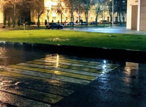 Пешеходный переход в никуда высмеяли воронежцы Пешеходный переход в никуда высмеяли воронежцы
